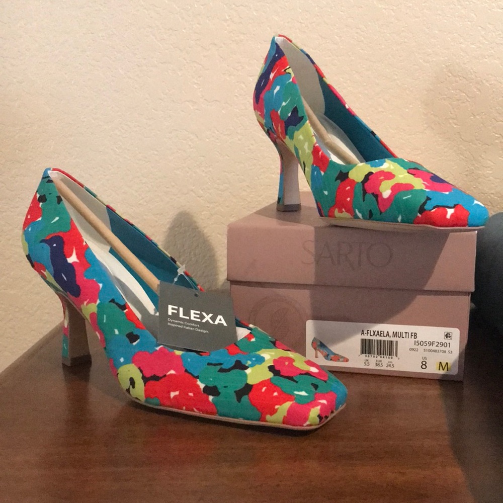 NWT-Franco Sarto brand Flexa, Floral Muti-colored Fabric Pump, 8 Medium